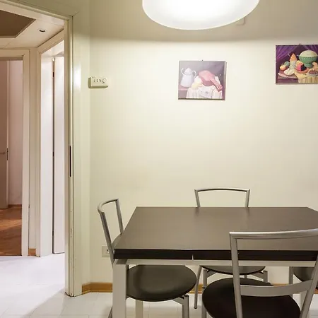 Easyhomes - San Babila Corridoni Apartment Milan